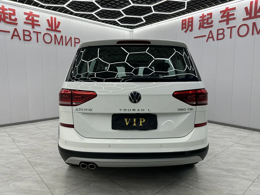 Volkswagen Touran, 2021г., передний привод, робот
