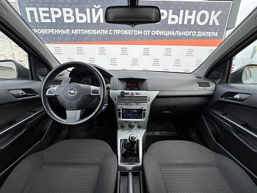 Opel Astra, 2010г, передний привод, механика