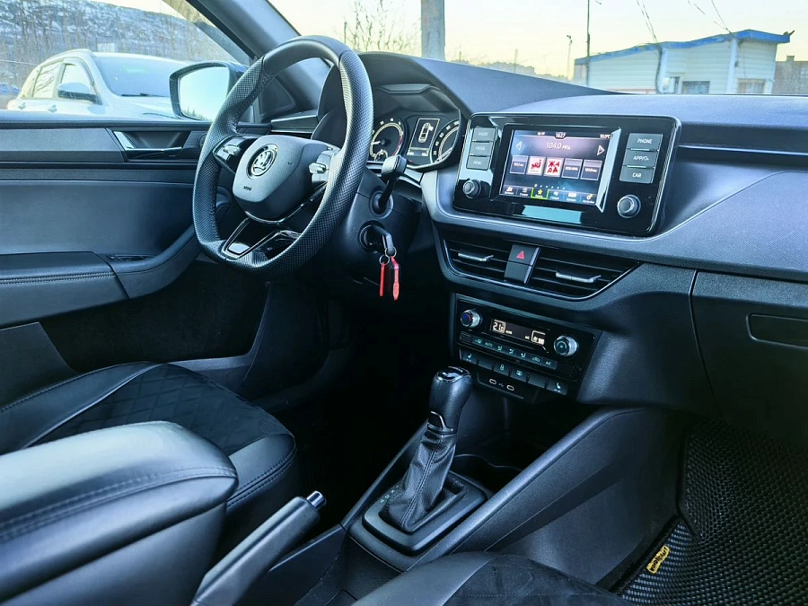 Skoda Rapid, 2022г., передний привод, робот