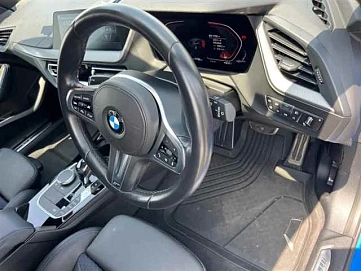 BMW 1 серии, 2021г, передний привод, робот