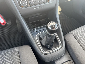 Volkswagen Golf, 2011г, передний привод, механика