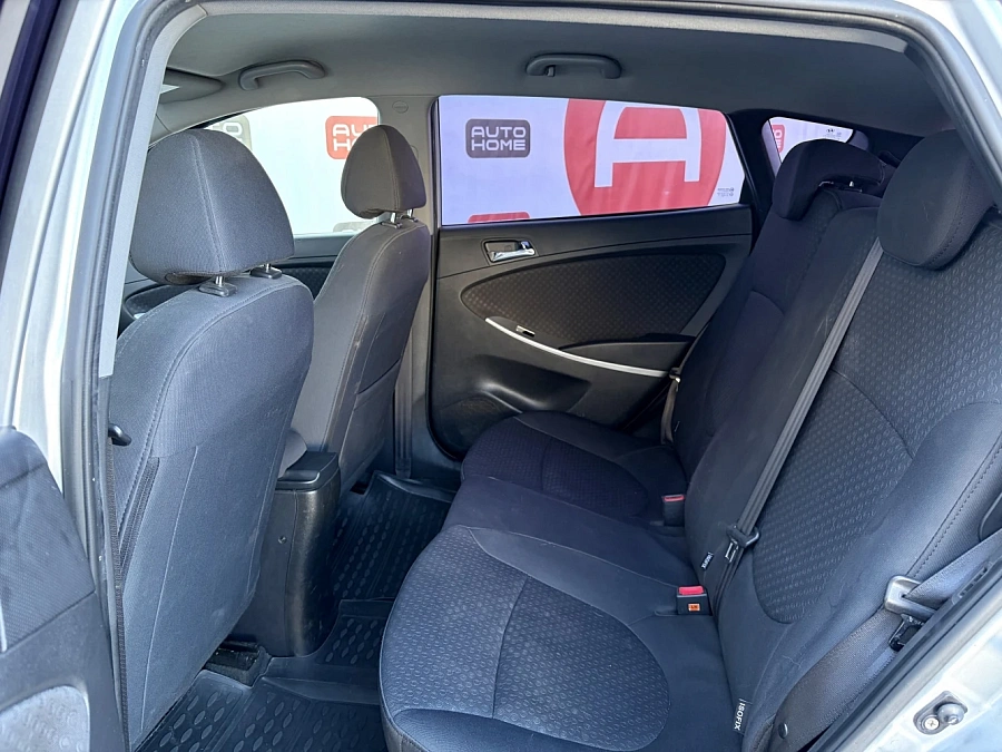 Hyundai Solaris, 2012г., передний привод, автомат