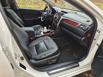 Toyota Camry, 2012г, передний привод, автомат