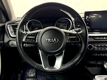 Kia Ceed, 2021г, передний привод, робот