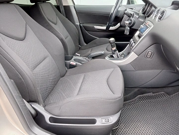 Peugeot 308, 2011г, передний привод, механика