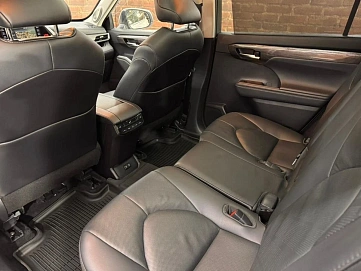 Toyota Highlander, 2021г, полный привод, автомат