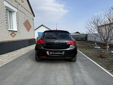 Opel Astra, 2011г, передний привод, механика