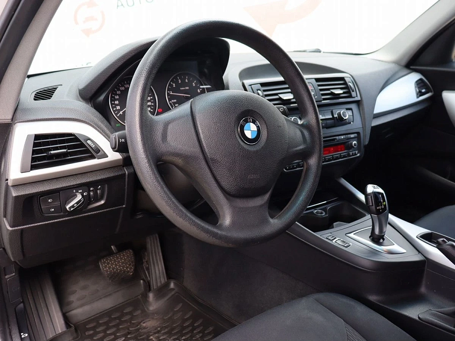BMW 1 серии, 2012г., задний привод, автомат