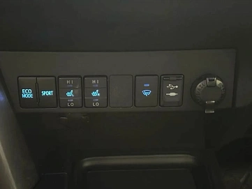 Toyota RAV4, 2015г, передний привод, автомат