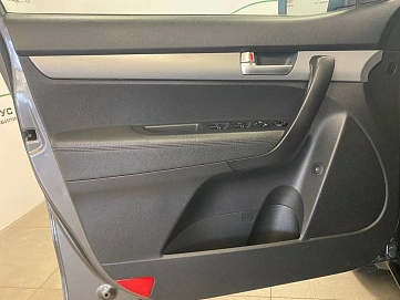 Kia Sorento, 2013г, передний привод, автомат