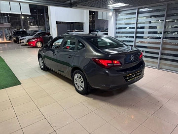 Opel Astra, 2013г, передний привод, механика