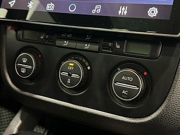 Volkswagen Golf, 2008г, передний привод, робот