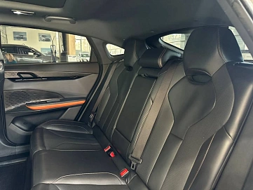 Changan UNI-V, 2023г, передний привод, робот