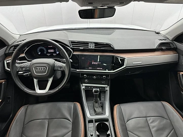 Audi Q3, 2021г, передний привод, робот
