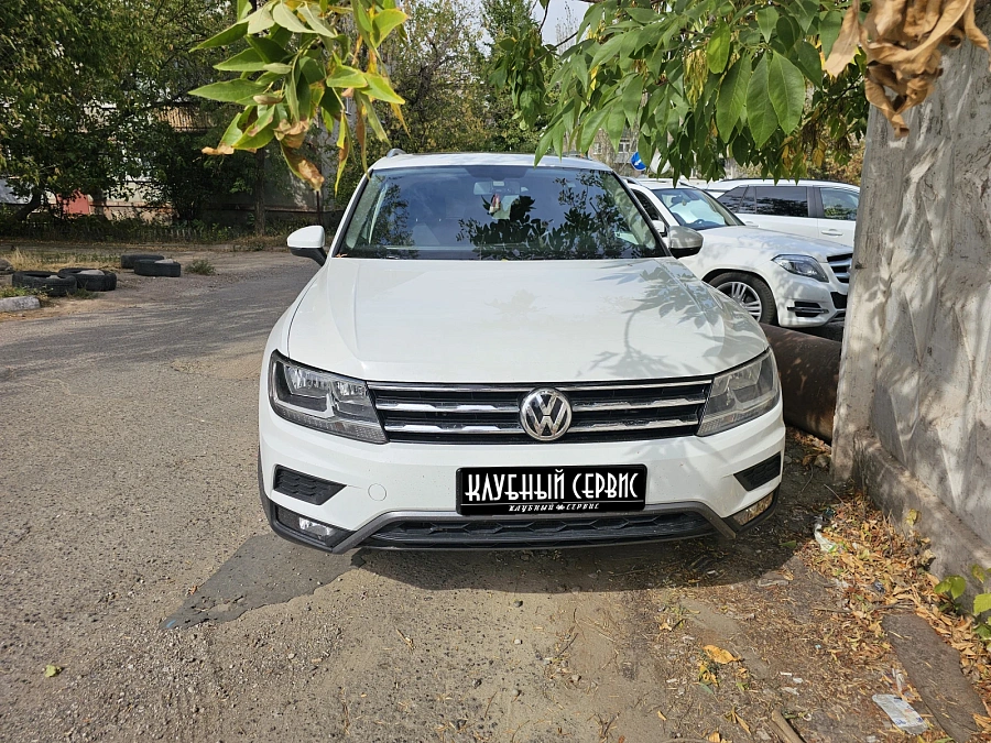 Volkswagen Tiguan, 2018г., передний привод, автомат