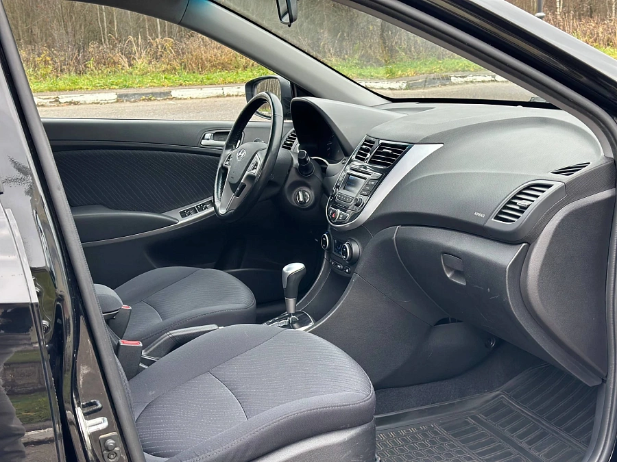 Hyundai Solaris, 2015г., передний привод, автомат