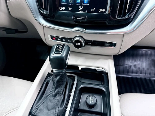 Volvo XC60, 2018г, полный привод, автомат