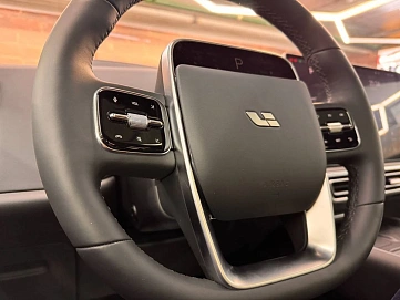 LI_AUTO , 2025г., полный привод, автомат