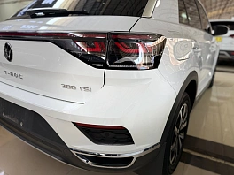 Volkswagen T-Roc, 2023г, передний привод, робот
