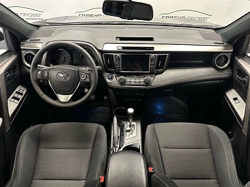 Toyota RAV4, 2018г, передний привод, автомат