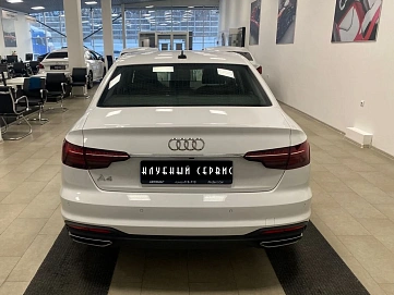 Audi A4, 2020г, передний привод, робот