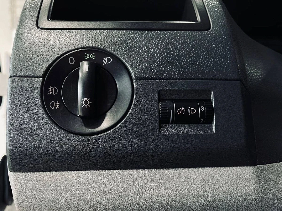 Volkswagen Caravelle, 2012г., передний привод, механика