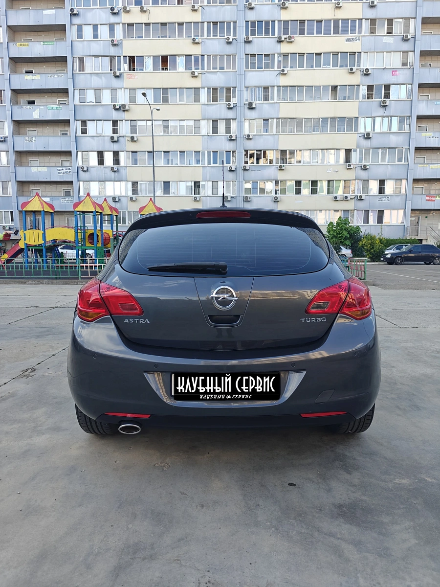 Opel Astra, 2011г., передний привод, автомат