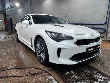 Kia Stinger, 2018г, полный привод, автомат
