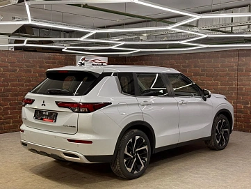Mitsubishi Outlander, 2023г., полный привод, вариатор
