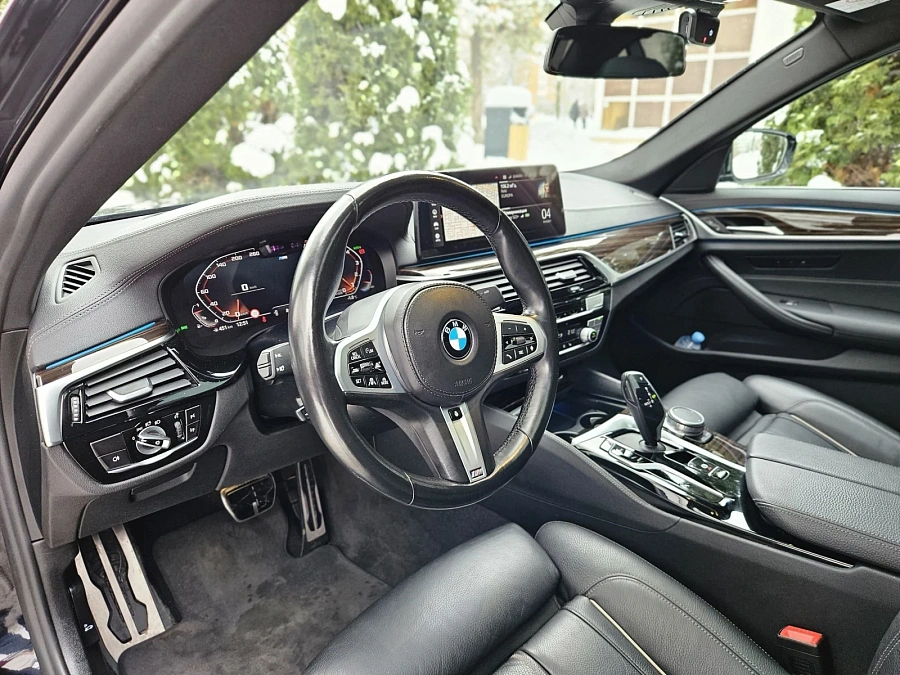 BMW 5 серии, 2021г., задний привод, автомат