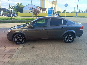 Opel Astra, 2011г., передний привод, механика