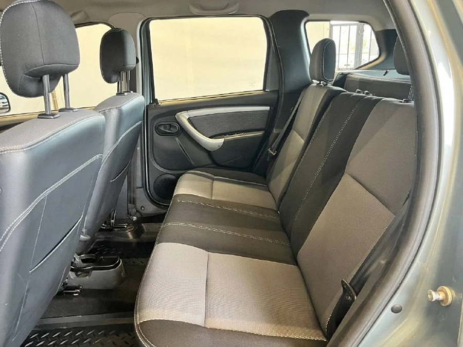 Renault Duster, 2012г., полный привод, механика