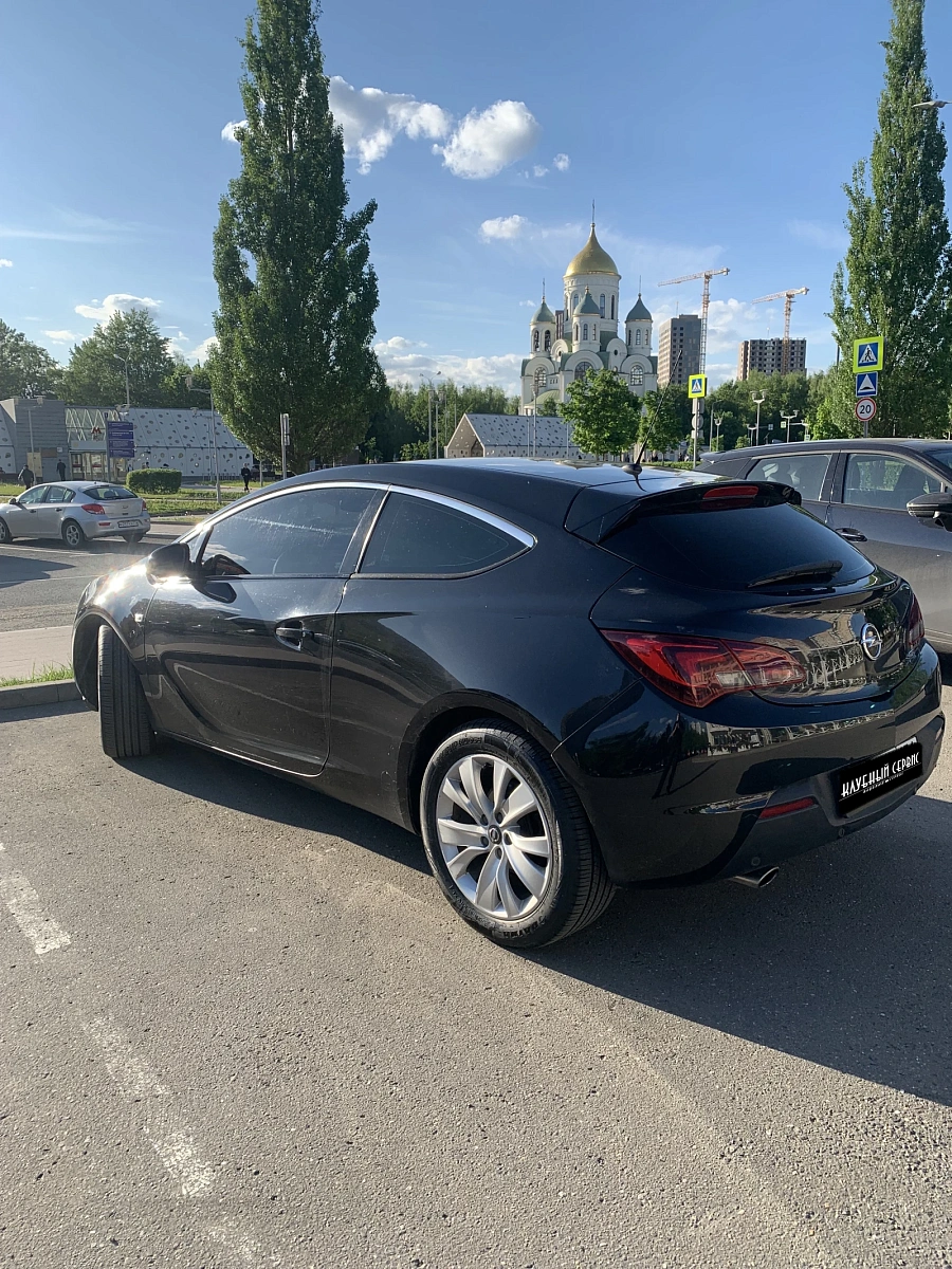 Opel Astra, 2014г., передний привод, автомат