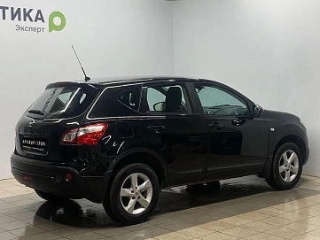 Nissan Qashqai, 2011г, передний привод, механика