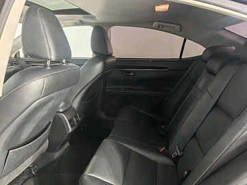 Lexus ES, 2015г, передний привод, автомат