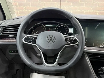 Volkswagen Touareg, 2025г, полный привод, автомат