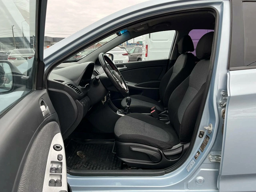 Hyundai Solaris, 2012г., передний привод, механика