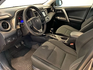 Toyota RAV4, 2015г, передний привод, автомат