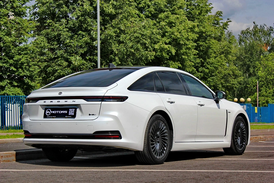 Toyota Crown, 2025г., задний привод, вариатор