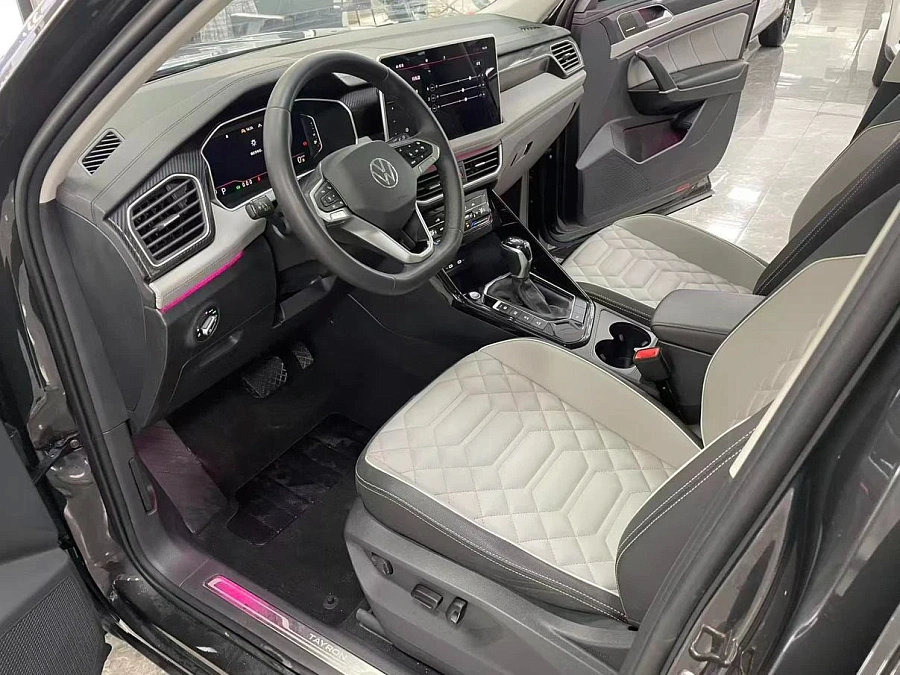 Volkswagen Tayron, 2022г., передний привод, робот