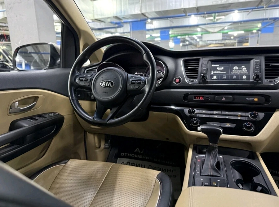 Kia Sedona, 2016г., передний привод, автомат