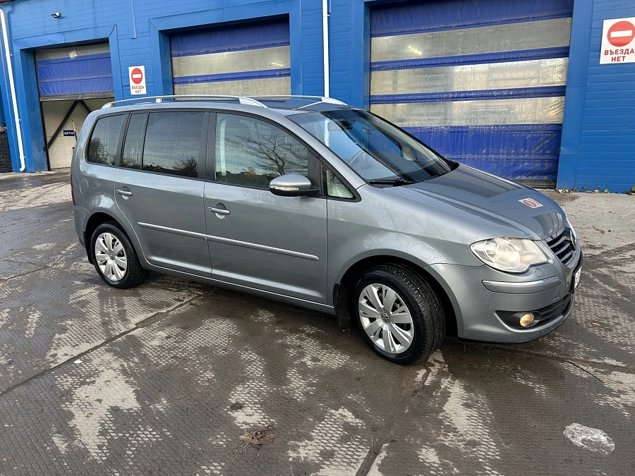Volkswagen Touran, 2010г., передний привод, робот