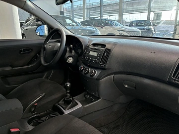 Hyundai Elantra, 2009г, передний привод, механика