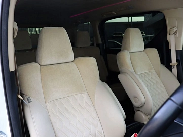 Toyota Alphard, 2019г, полный привод, вариатор