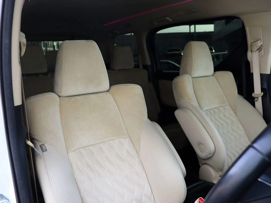 Toyota Alphard, 2019г., полный привод, вариатор