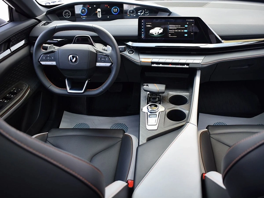 Changan UNI-V, 2024г., передний привод, робот