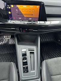 Volkswagen Golf, 2022г., передний привод, робот