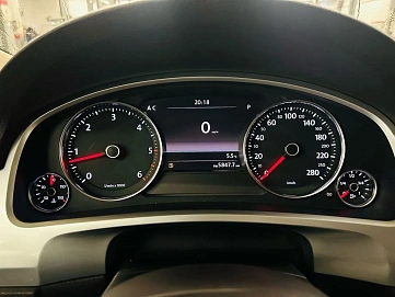 Volkswagen Touareg, 2011г, полный привод, автомат