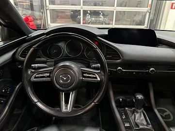 Mazda 3, 2021г, передний привод, автомат