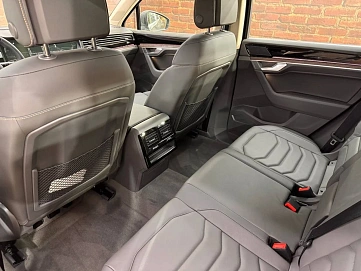 Volkswagen Touareg, 2025г, полный привод, автомат